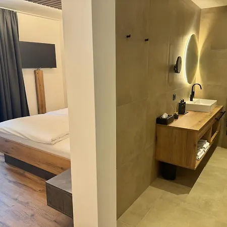 Goldjuwel - Luxury With Private מלון דירות 4*