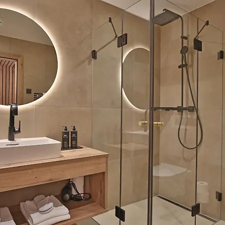 Goldjuwel - Luxury With Private アパートホテル 4*