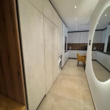 アパートホテル Goldjuwel - Luxury With Private 4*